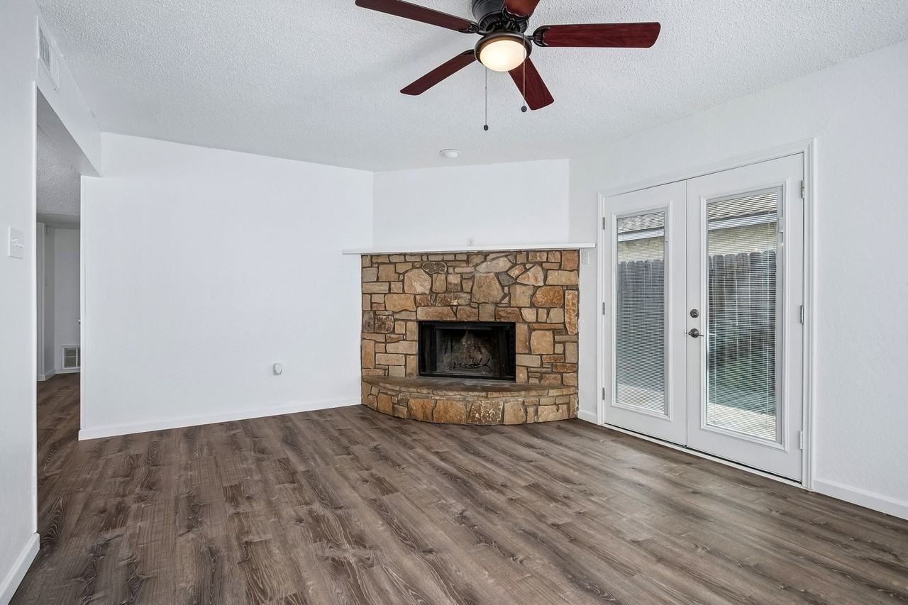 1805 Gentle Wind Dr - Photo 3 of 15