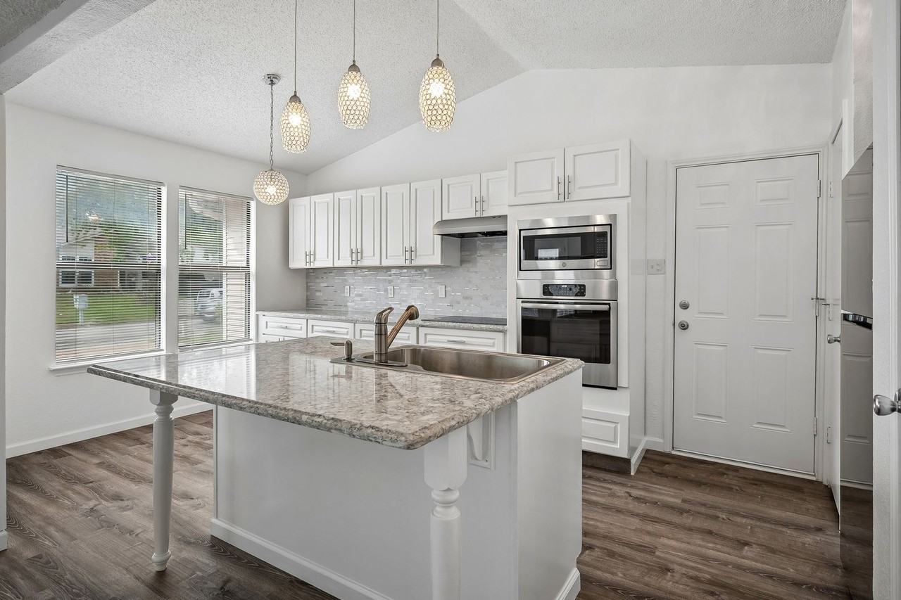 1805 Gentle Wind Dr - Photo 4 of 15