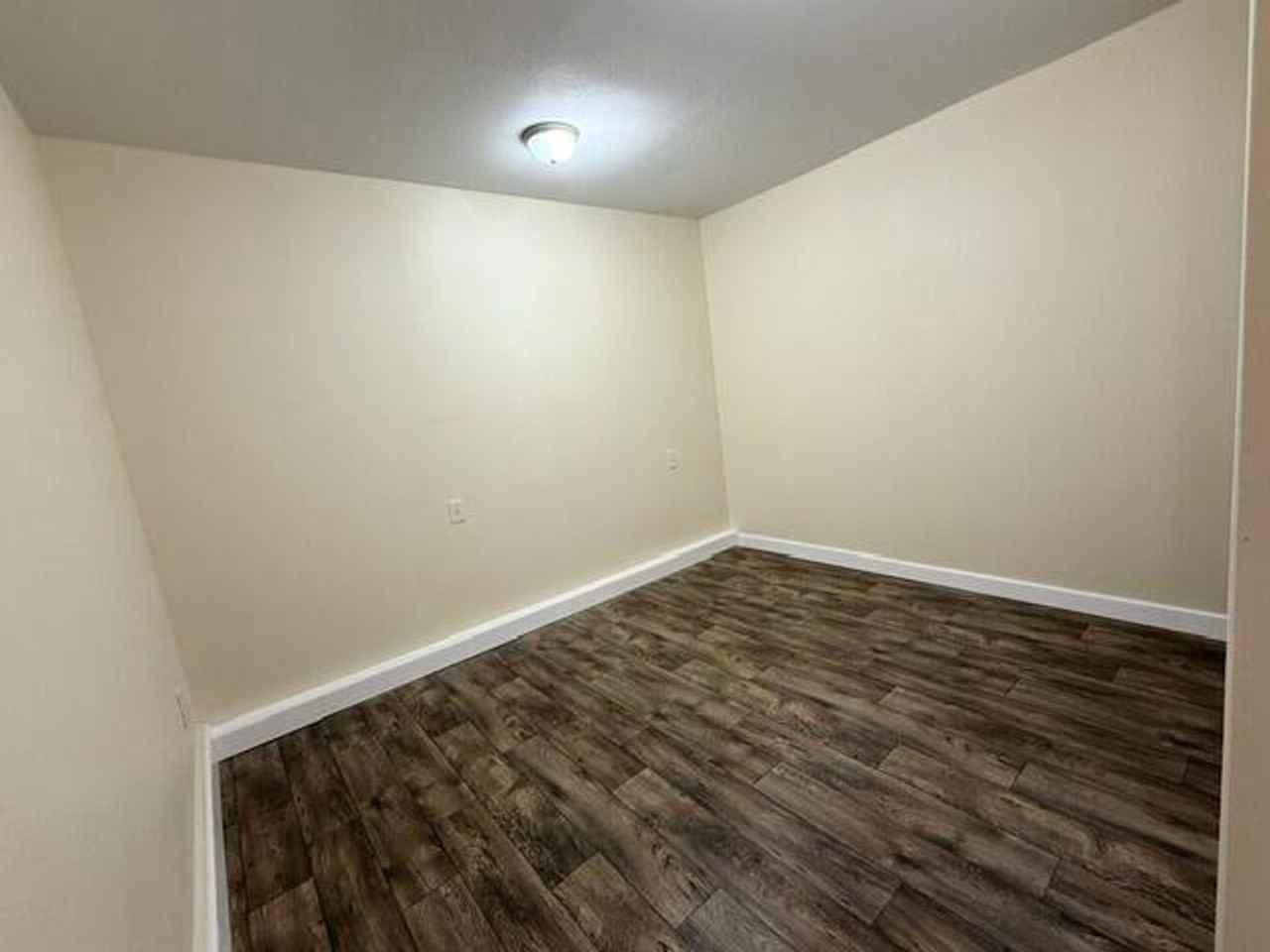 1107 Spruce St - Photo 6 of 11