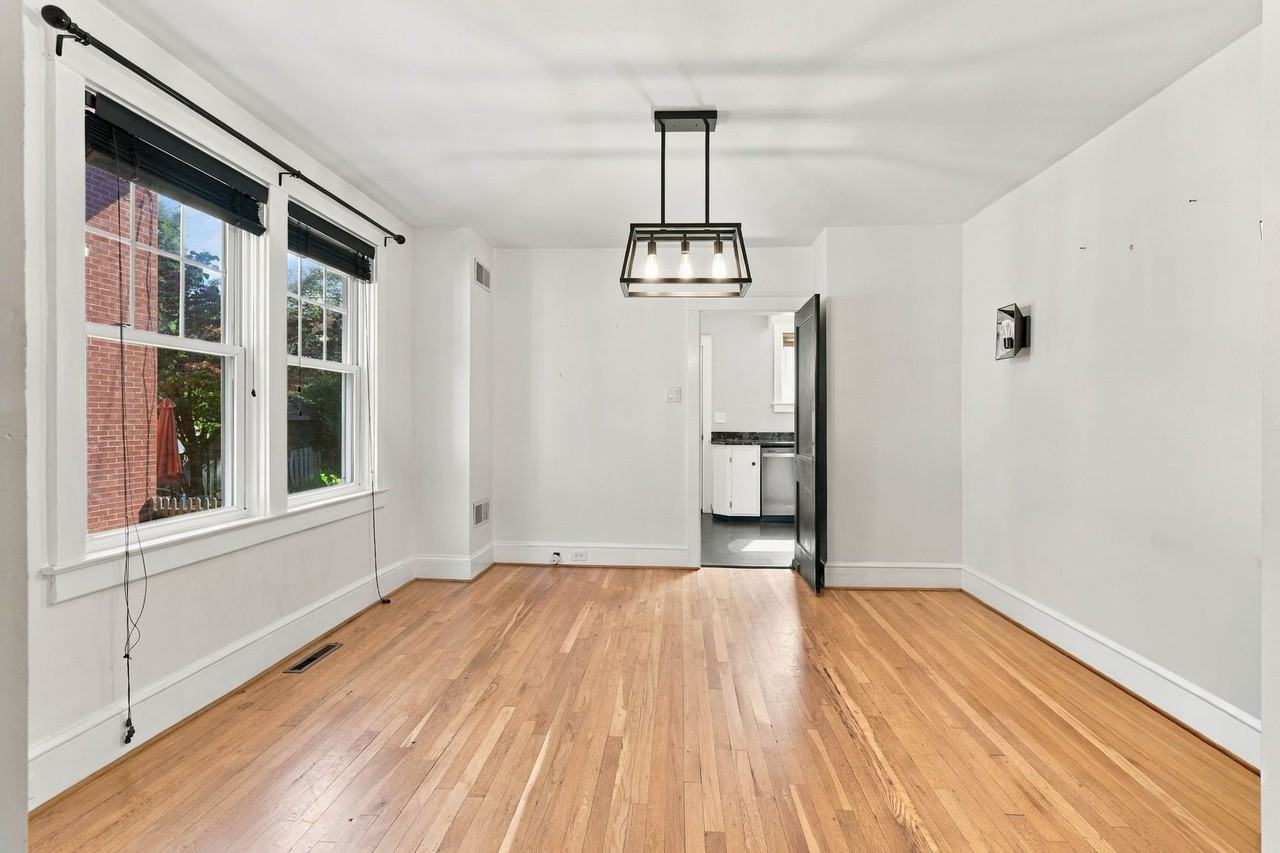 846 Pleasure Rd - Photo 7 of 35