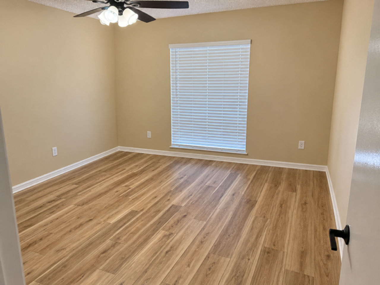 5427 Berrien Ave - Photo 5 of 11