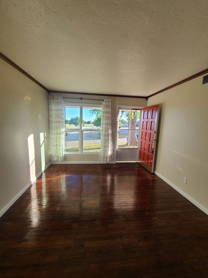 2209 Flannery Dr - Photo 4 of 16