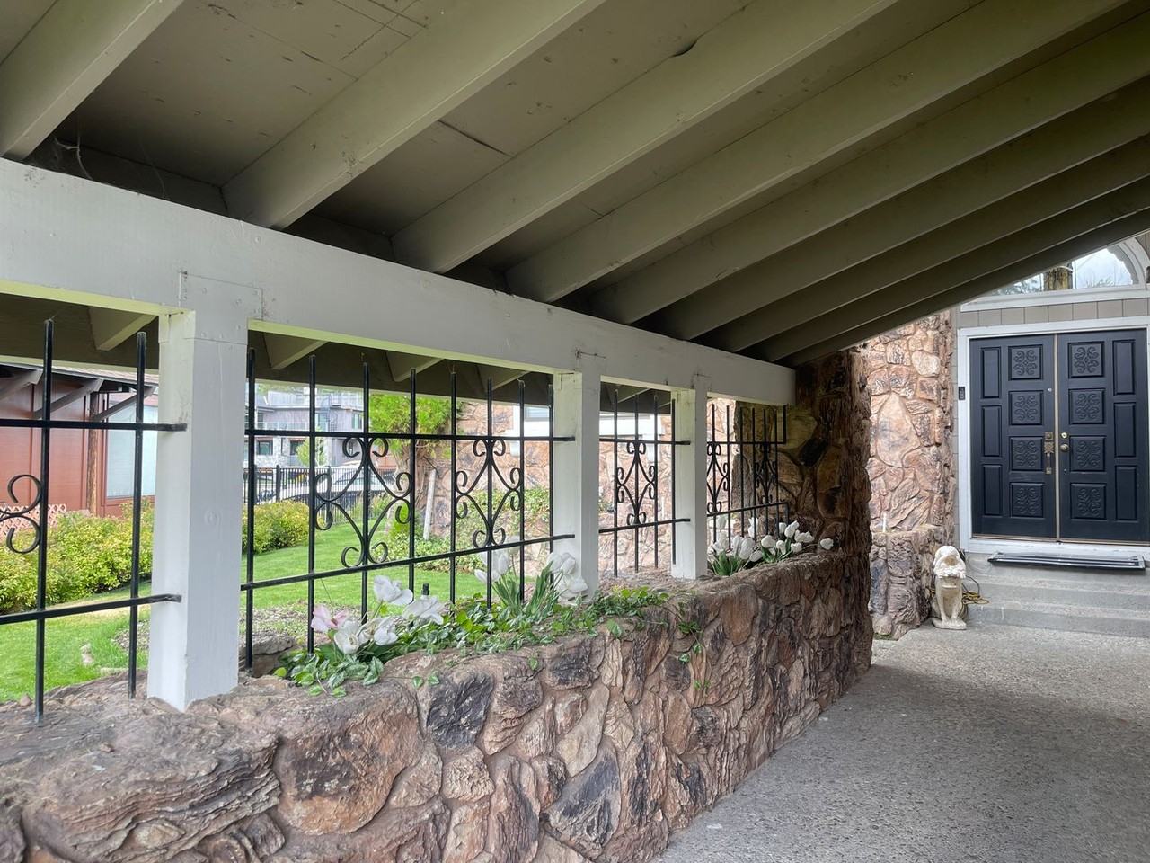 2127 Monterey Dr - Photo 3 of 49