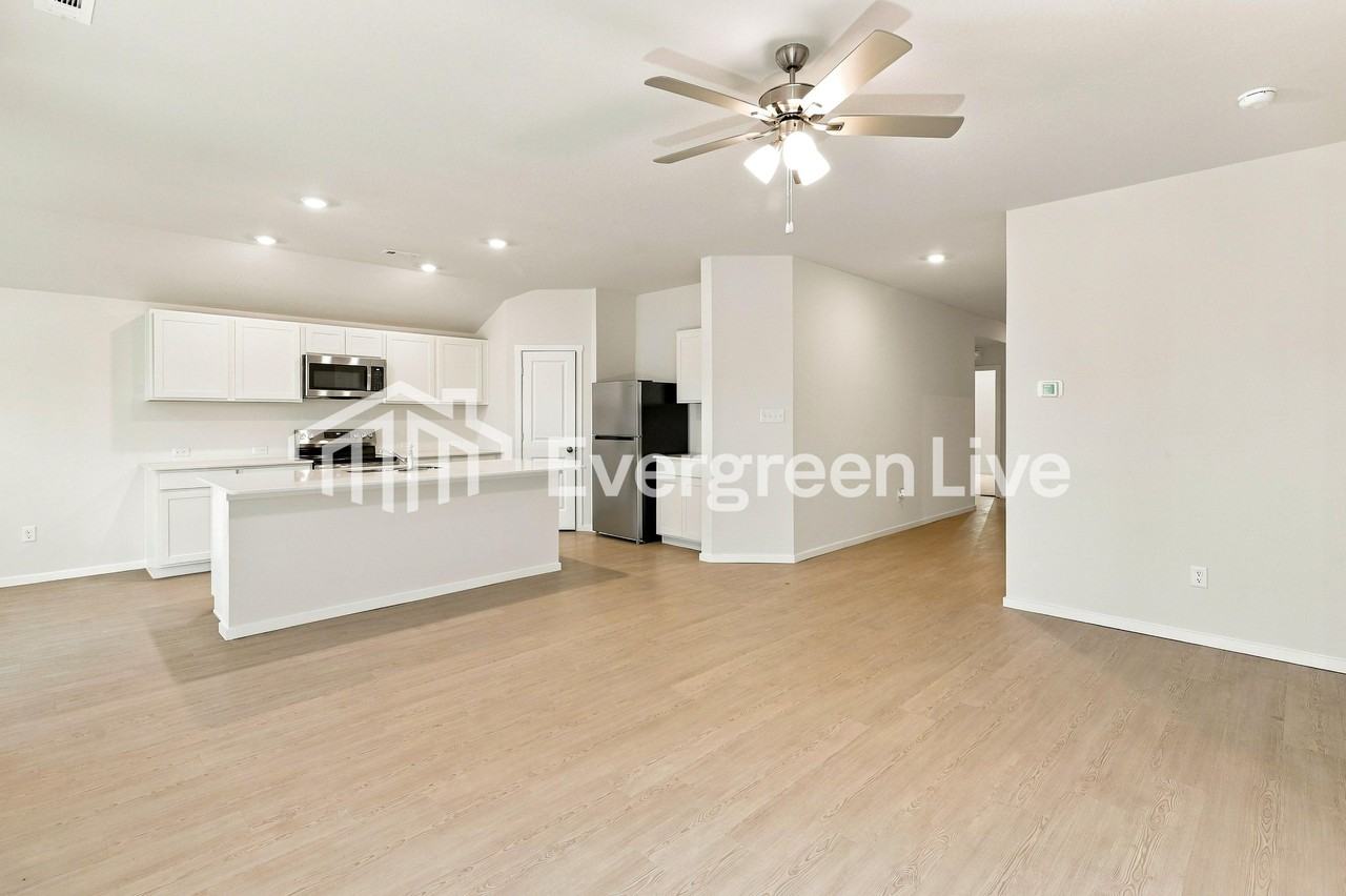 38014 W 207th Ter - Photo 3 of 15