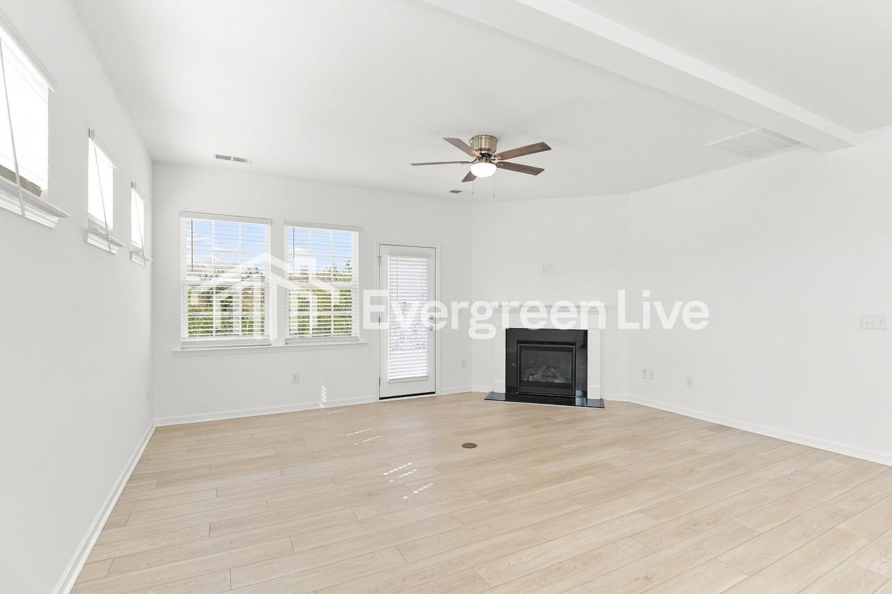 417 Adhurst Dr - Photo 3 of 15