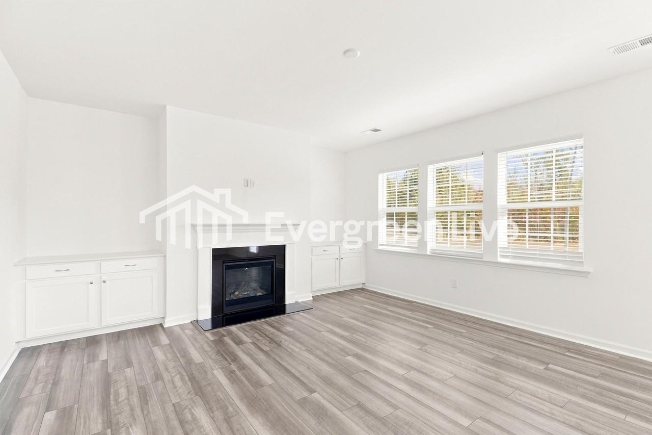 410 Adhurst Dr - Photo 3 of 15