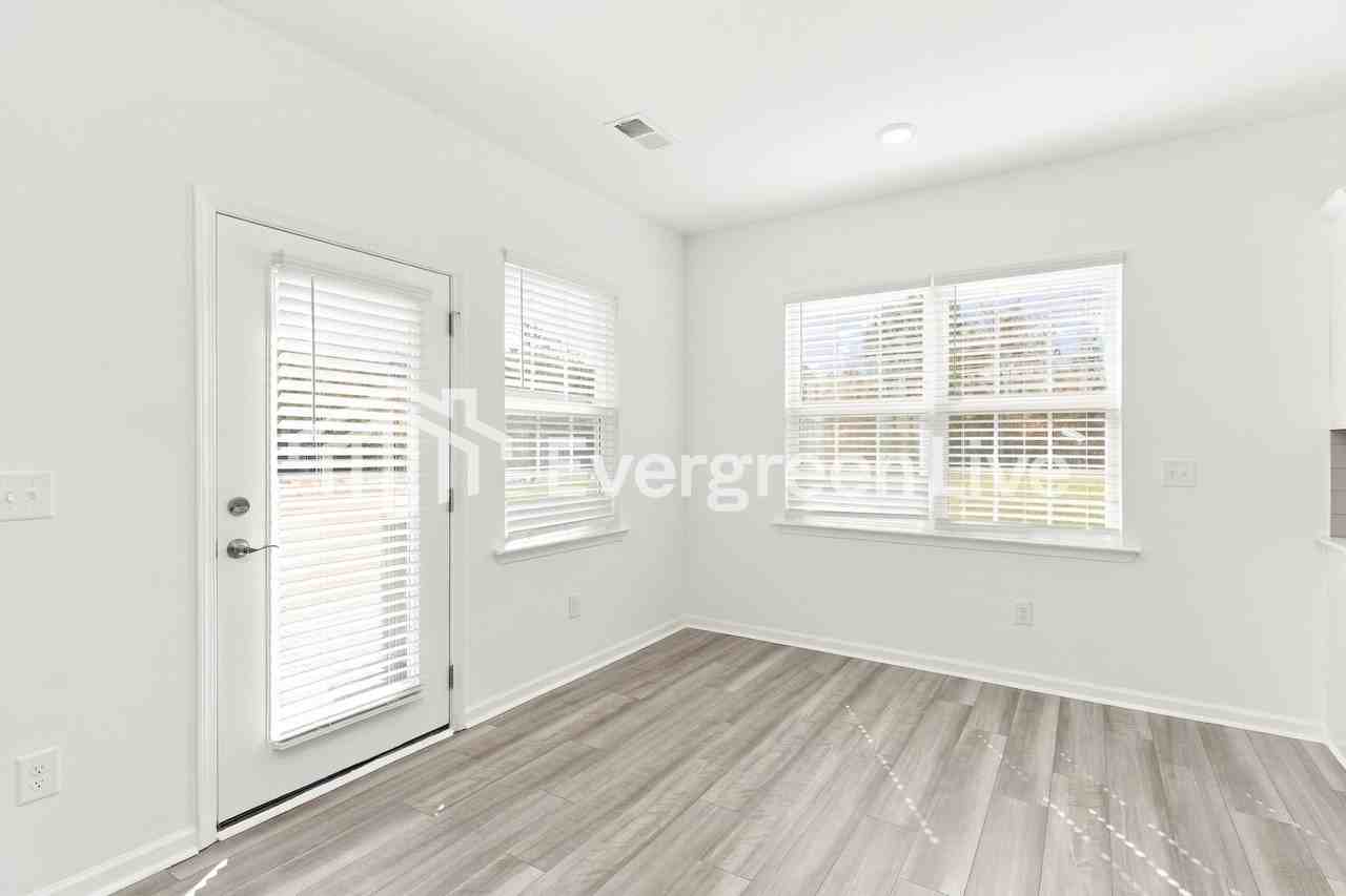 410 Adhurst Dr - Photo 4 of 15