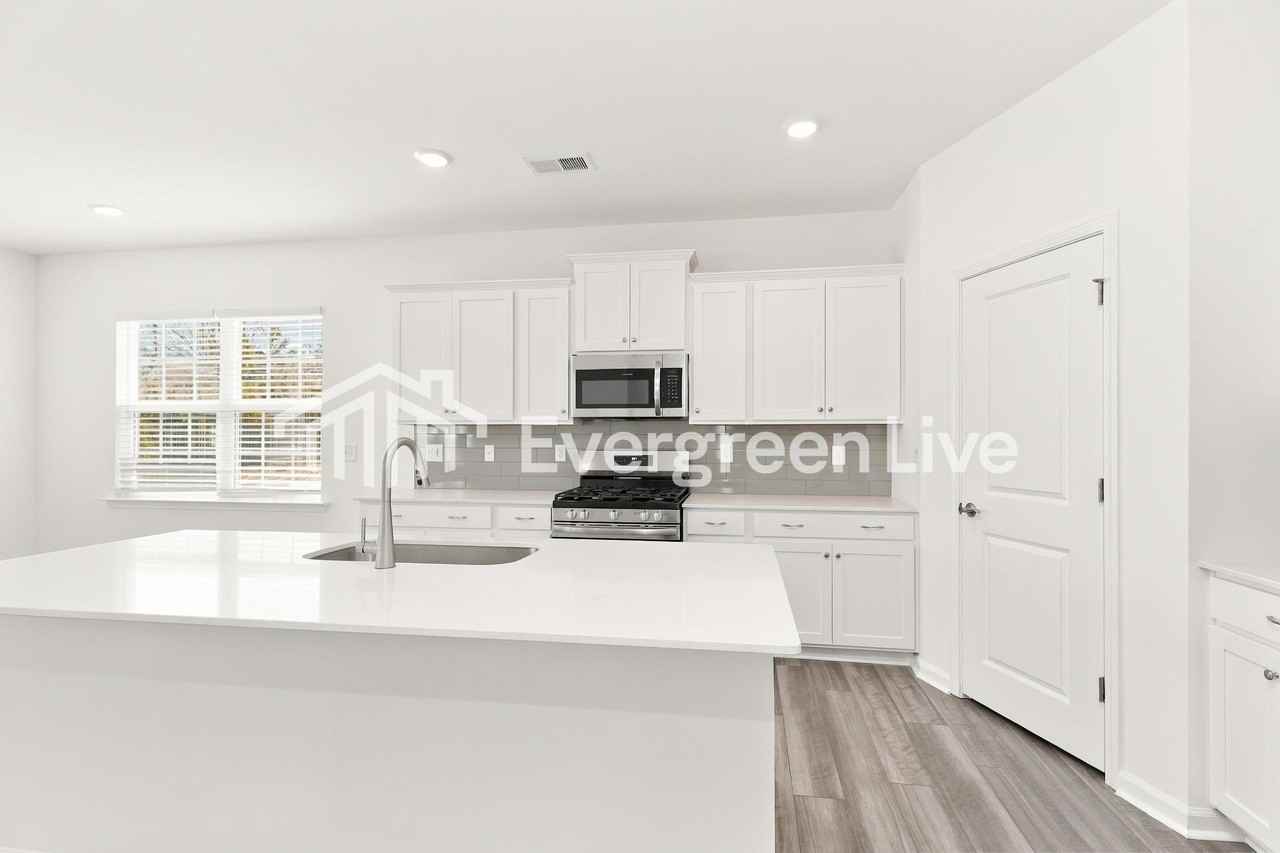 410 Adhurst Dr - Photo 6 of 15