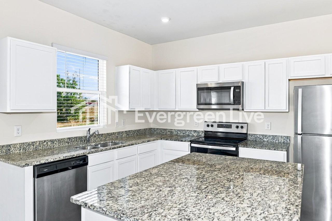 958 Hamilton Crossing Sq - Photo 6 of 15