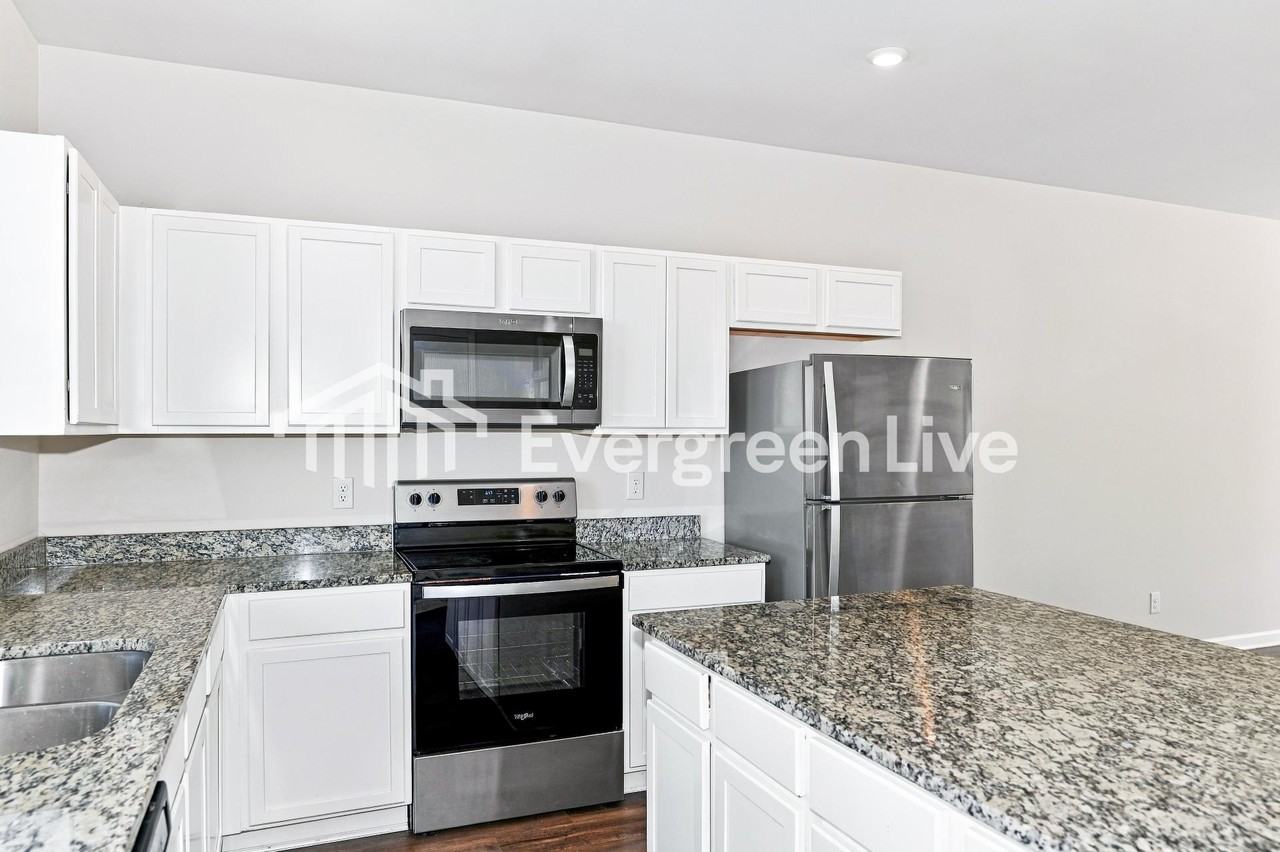 958 Hamilton Crossing Sq - Photo 7 of 15