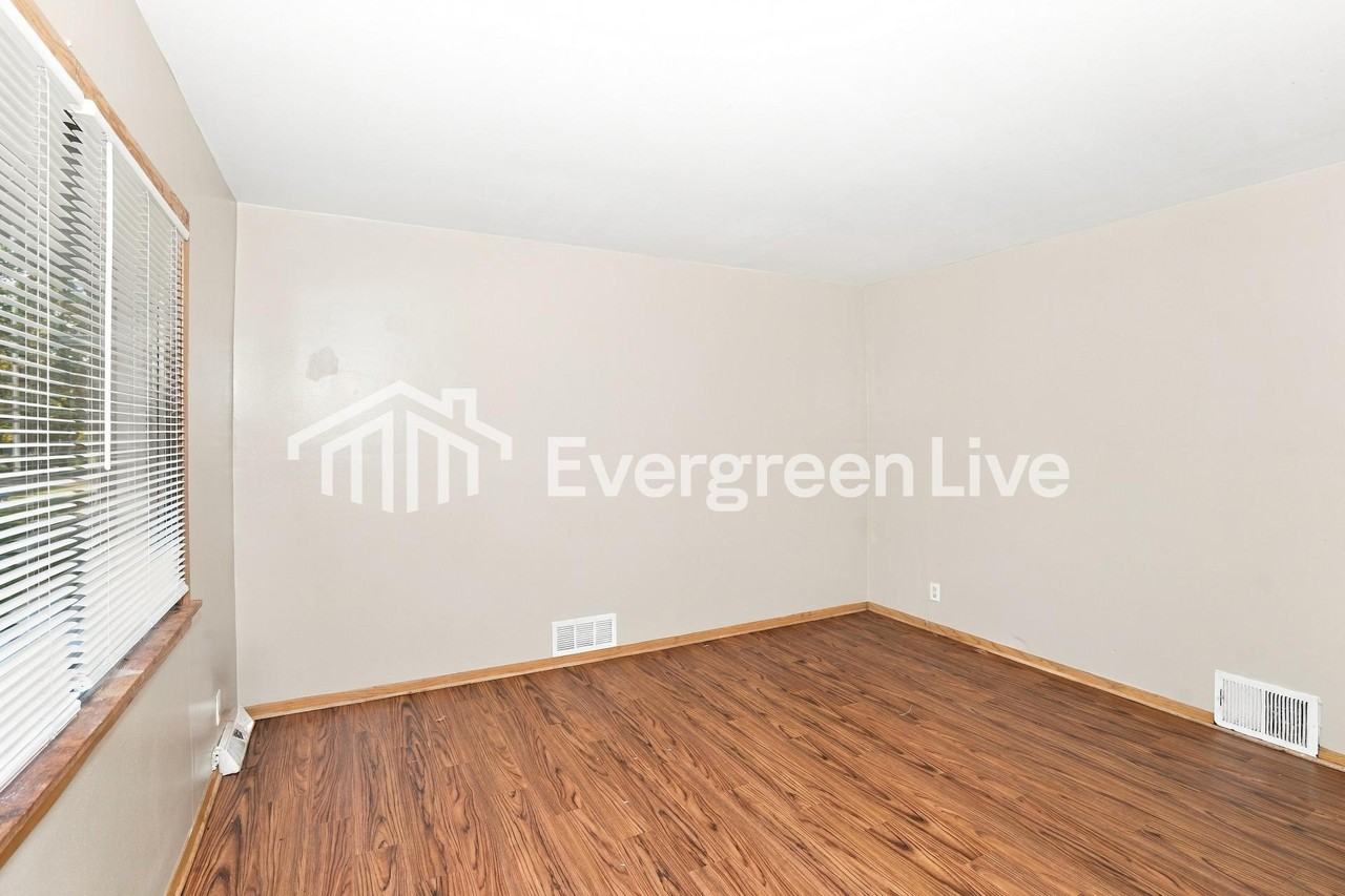 5647 N 67th St - Photo 4 of 15