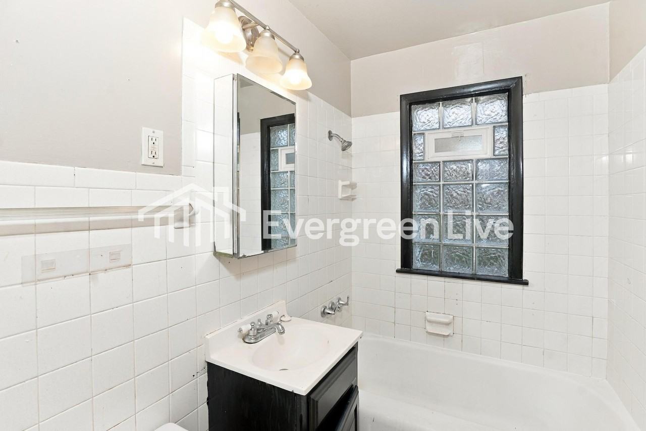 5647 N 67th St - Photo 6 of 15