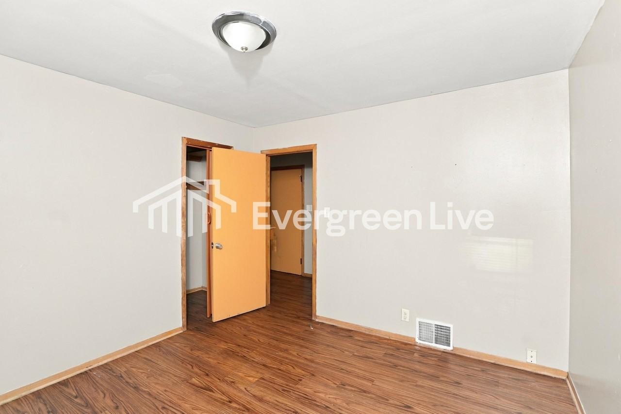 5647 N 67th St - Photo 7 of 15