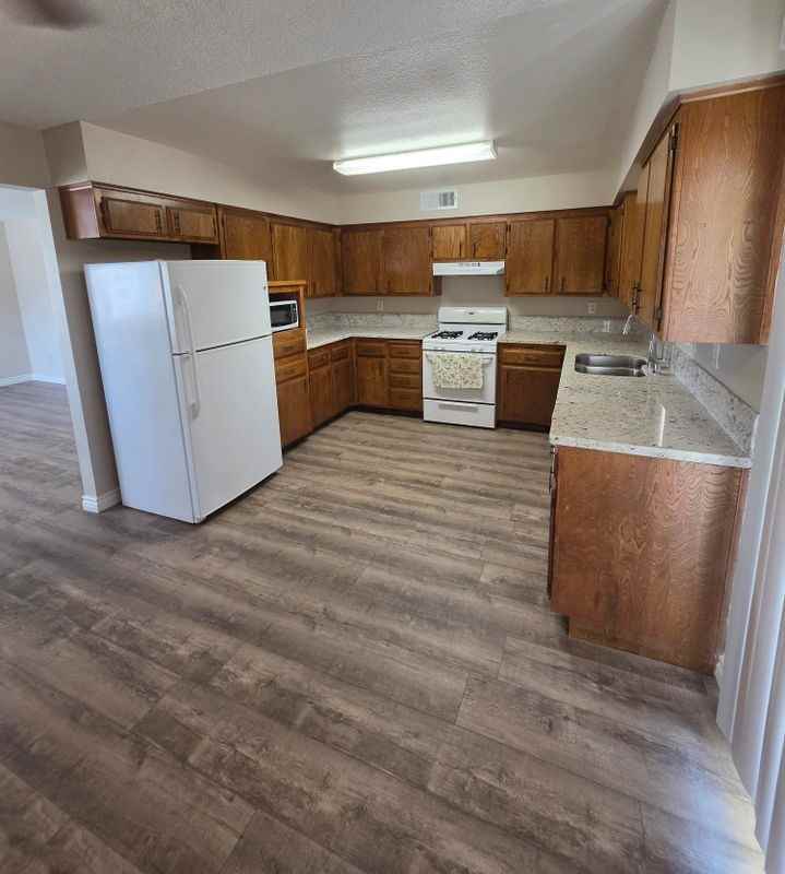 4708 Ohman Ct - Photo 6 of 19