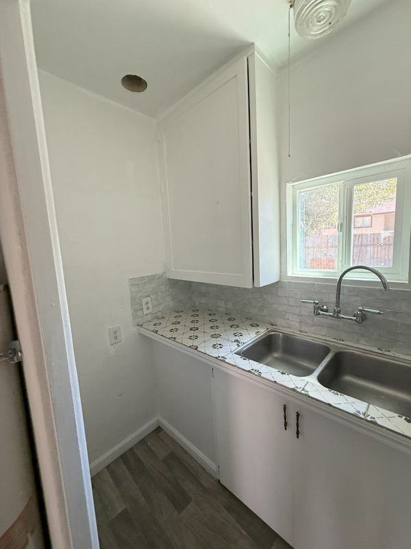 402 Almond Ct - Photo 2 of 25