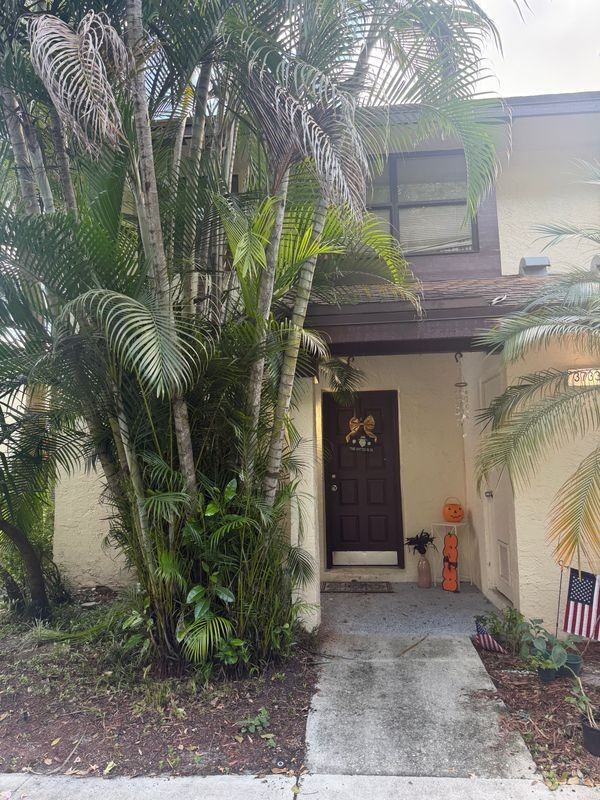 3733 Carambola Cir N