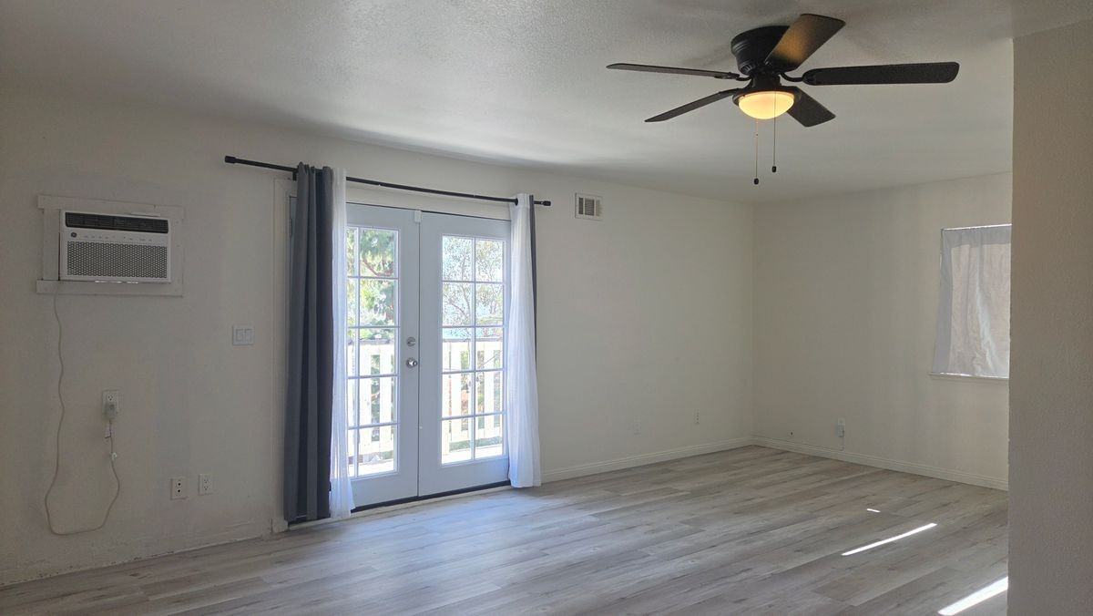17530 Hayes Ave - Photo 3 of 11