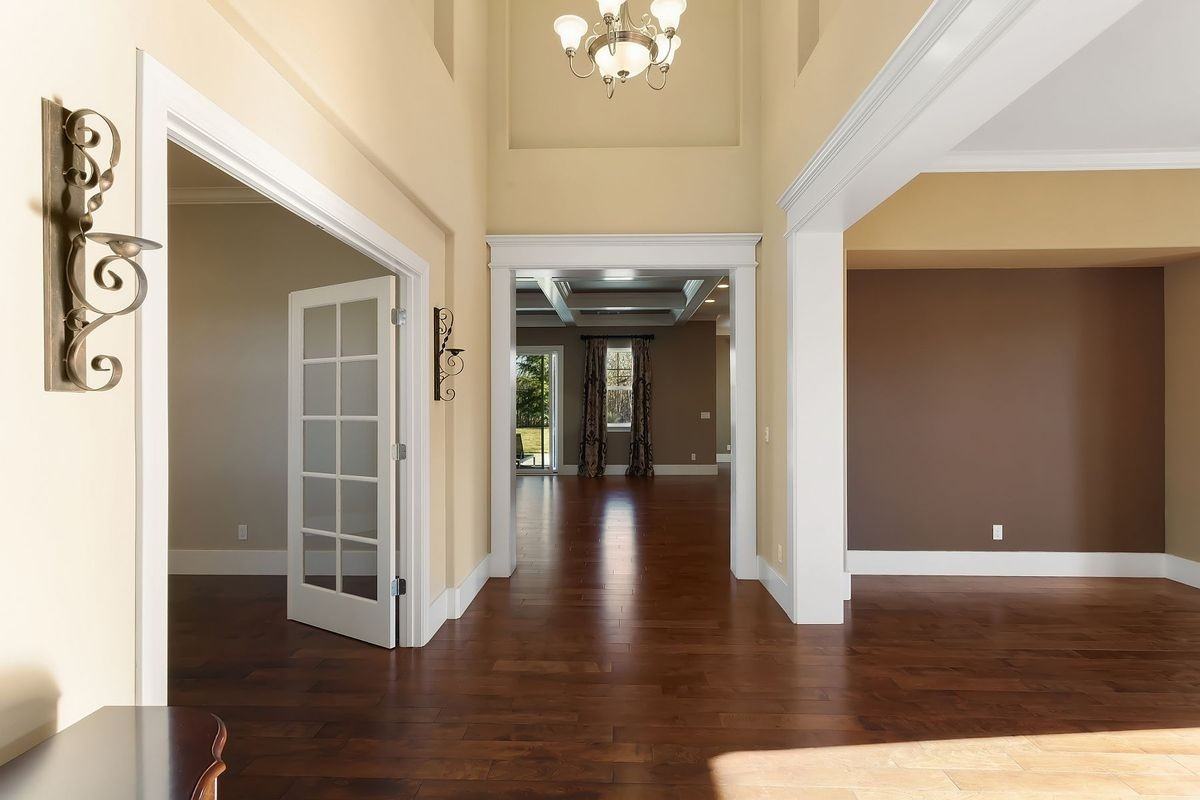 2295 Westbridge Ln - Photo 4 of 35