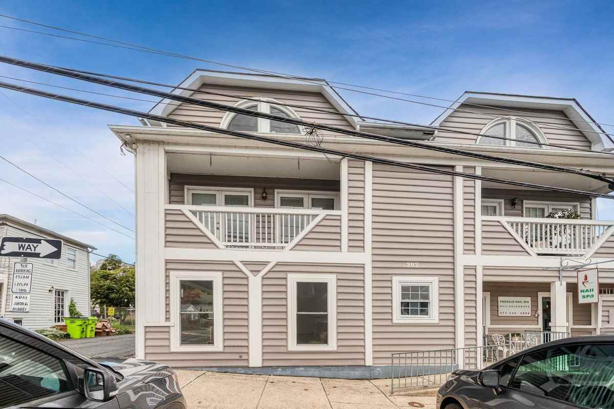 202 Washington St - Photo 2 of 3