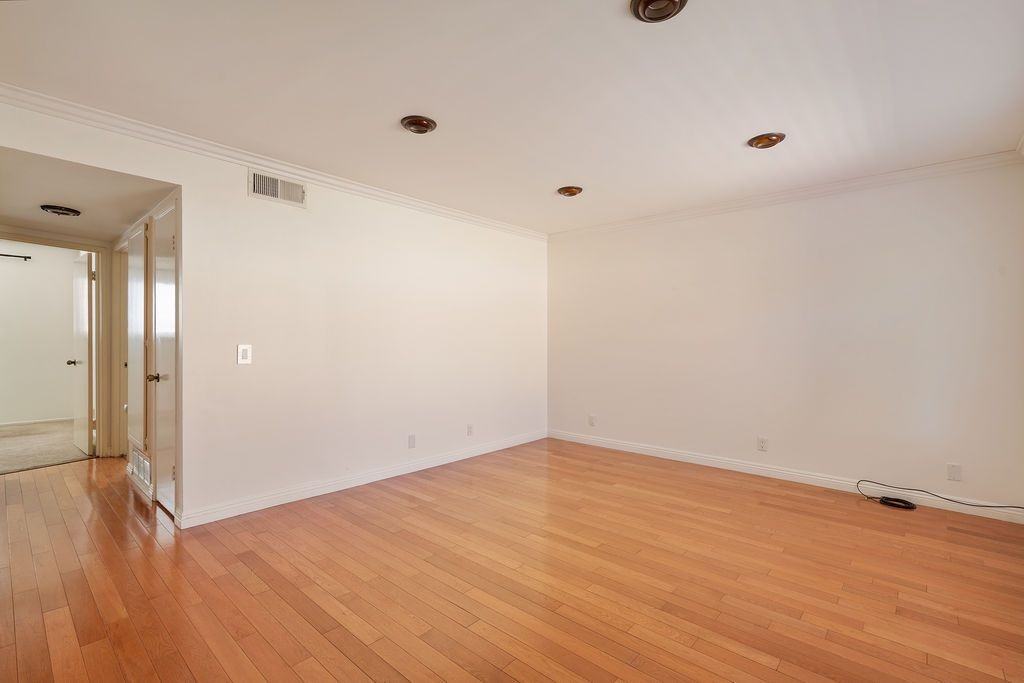 826 Junipero Dr - Photo 3 of 29