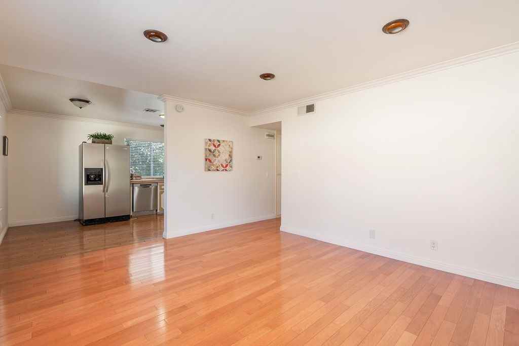 826 Junipero Dr - Photo 5 of 29