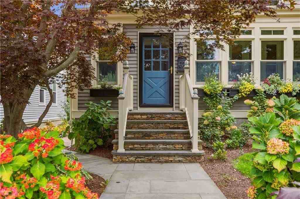 50 Morton Ave - Photo 2 of 30