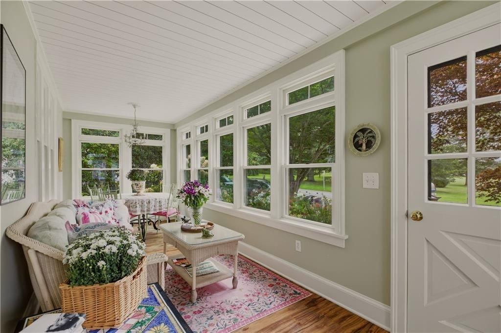 50 Morton Ave - Photo 3 of 30