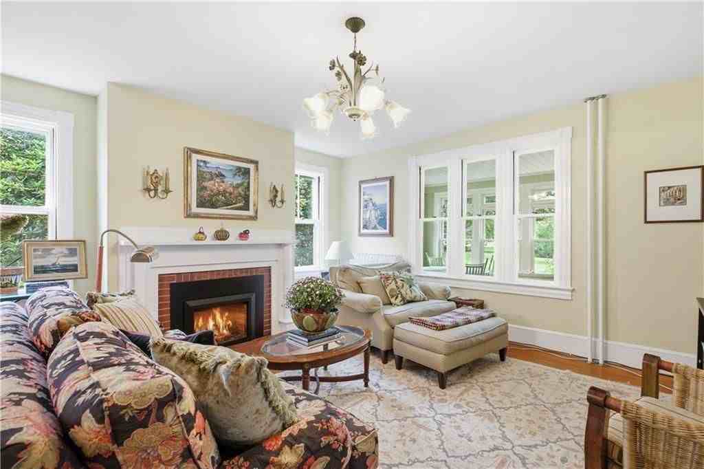 50 Morton Ave - Photo 6 of 30