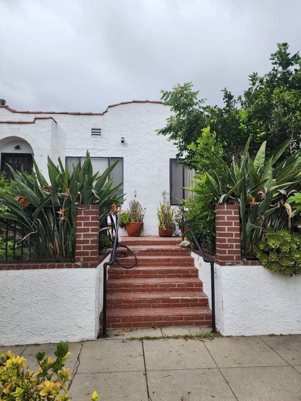 439 N Norton Ave - Photo 3 of 3