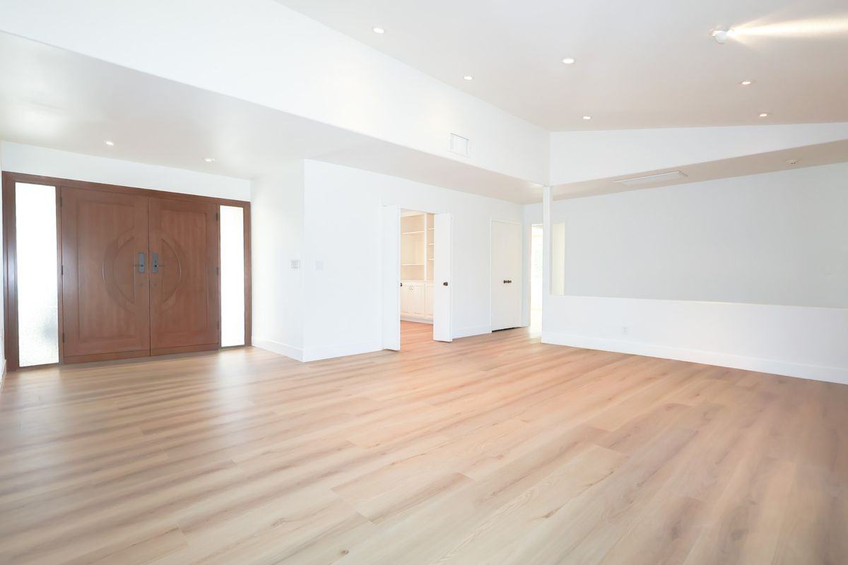 22458 Calipatria Dr - Photo 3 of 23