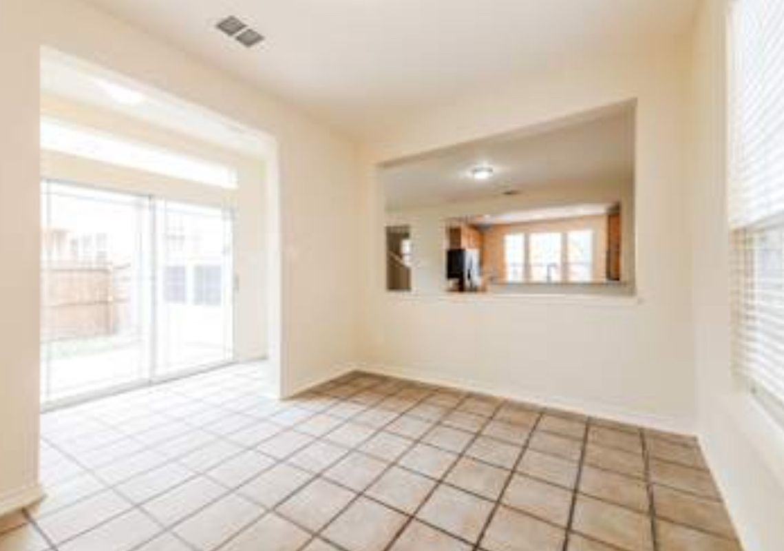 3311 Nw 71st St - Photo 4 of 10