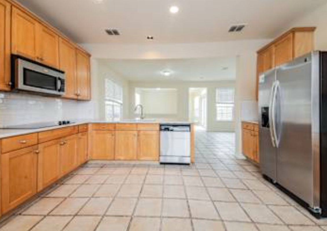 3311 Nw 71st St - Photo 5 of 10