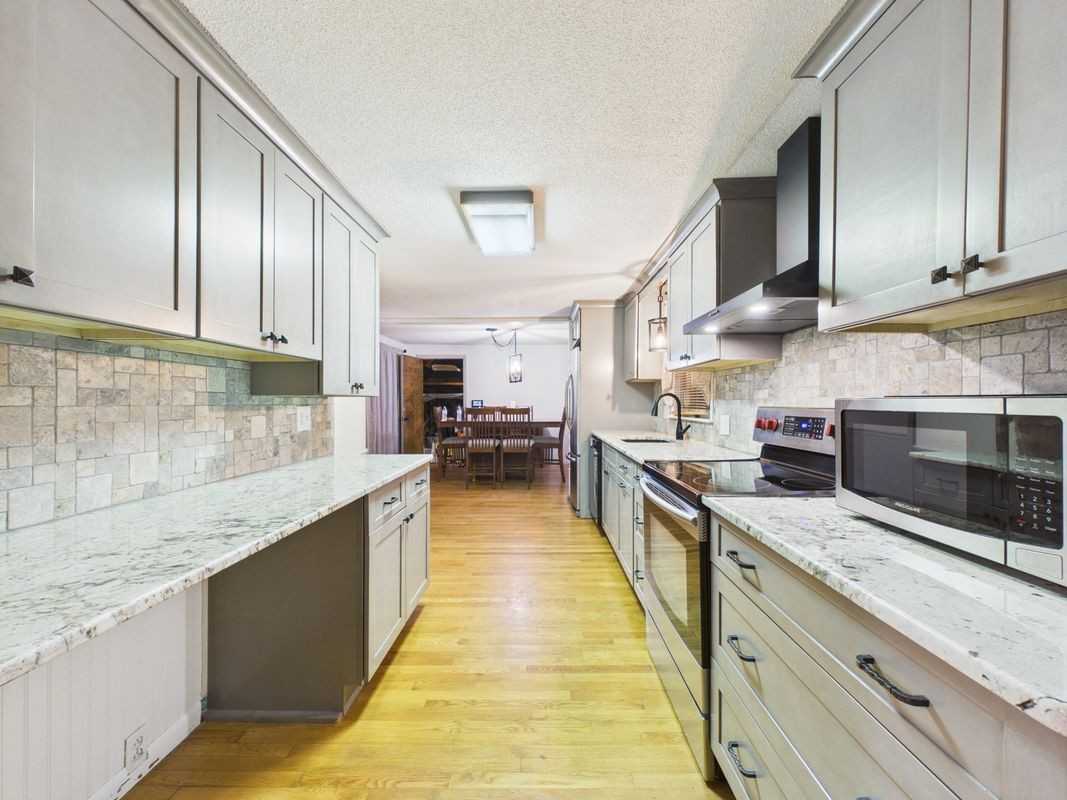 1953 Edison Ave - Photo 3 of 4