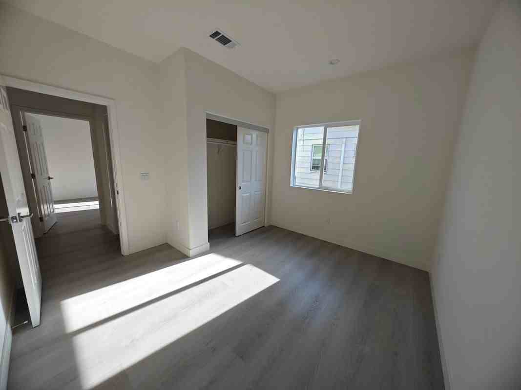 221 S Hillward Ave ##B - Photo 2 of 26