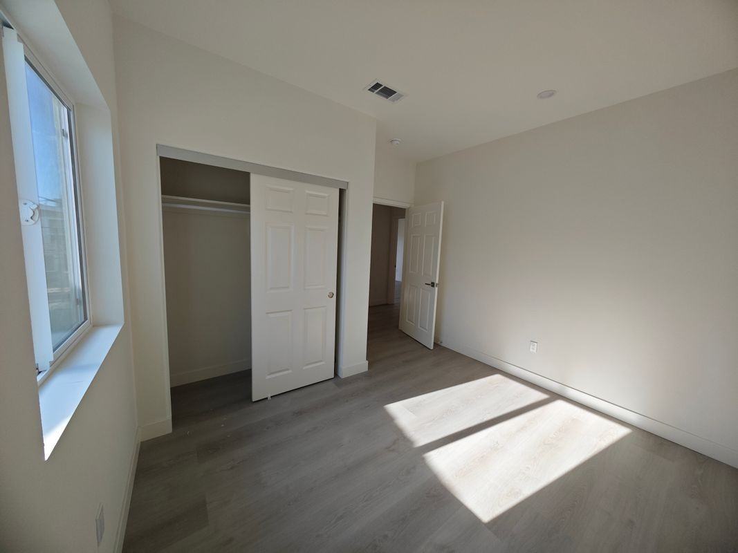 221 S Hillward Ave ##B - Photo 3 of 26