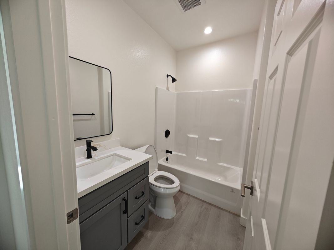 221 S Hillward Ave ##B - Photo 7 of 26