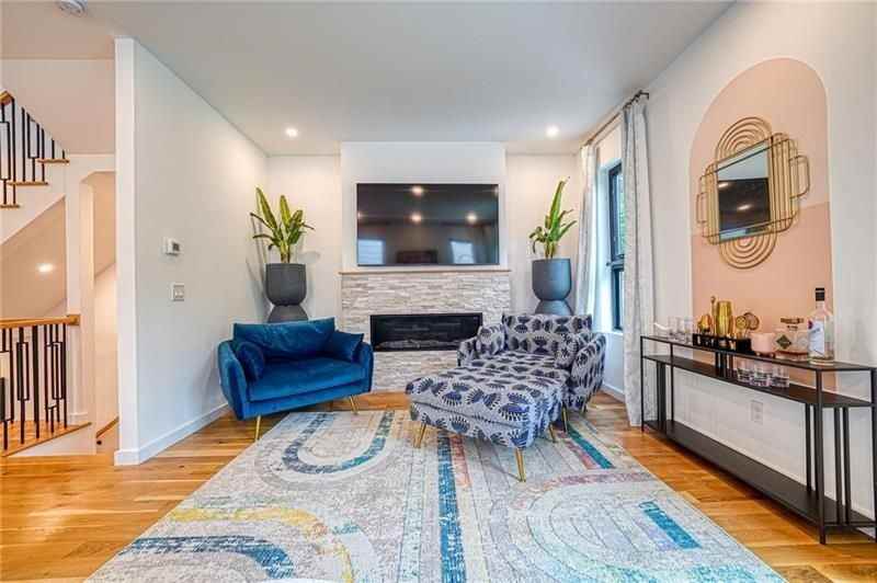 825 Barnett St Ne - Photo 3 of 37