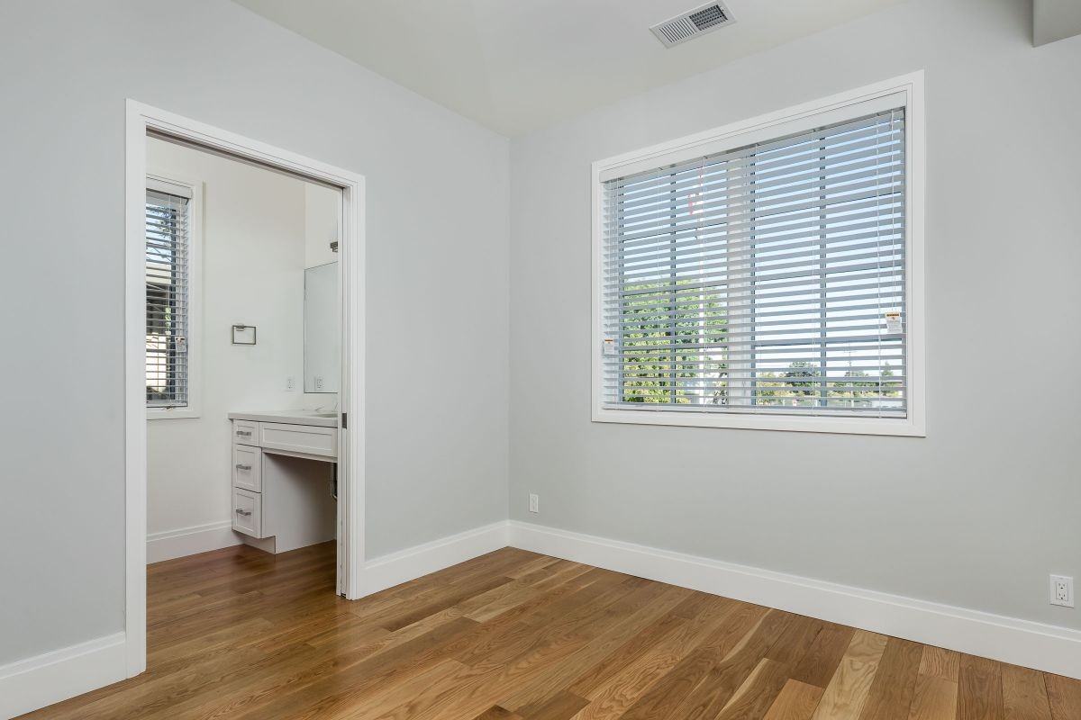 436 Laurel St ##1 - Photo 6 of 9