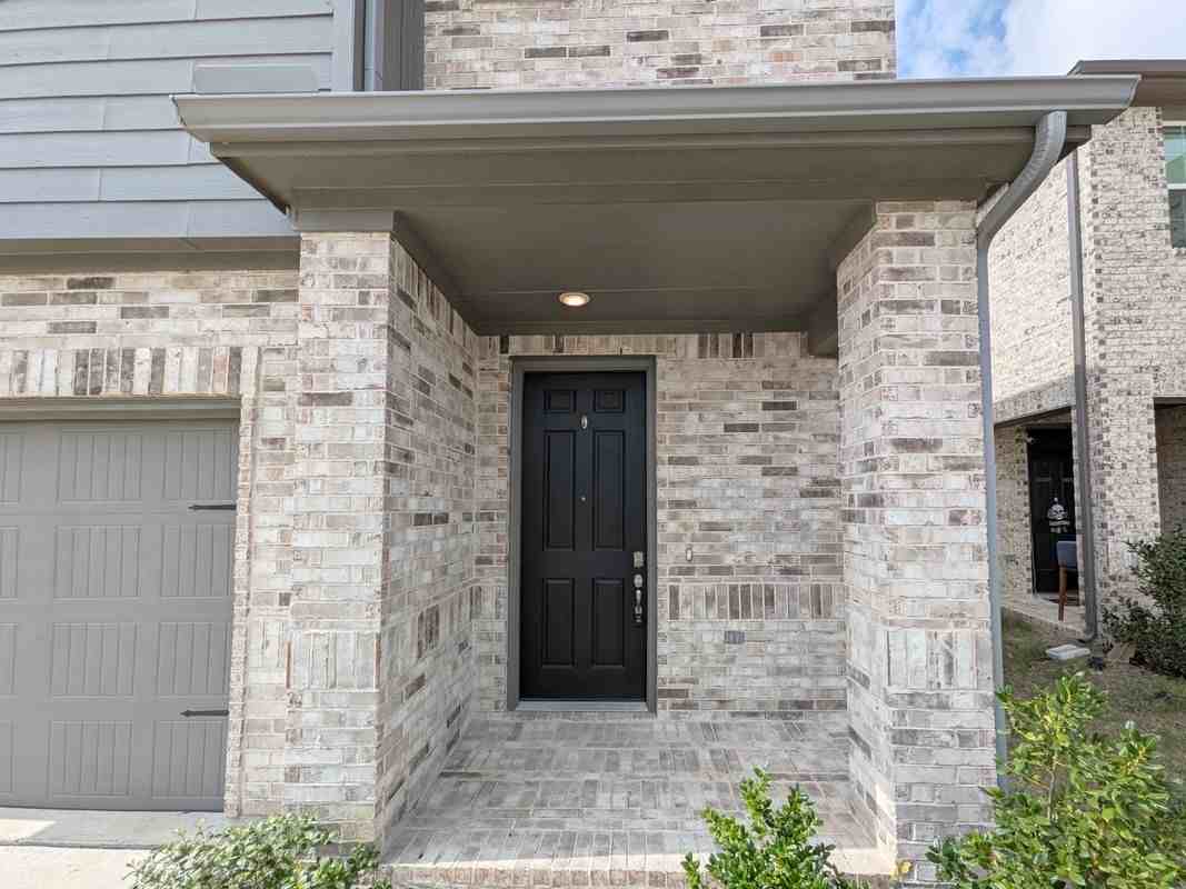 729 Portina Dr - Photo 3 of 37
