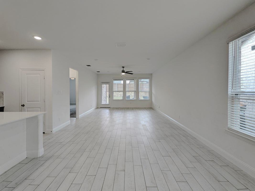 729 Portina Dr - Photo 4 of 37