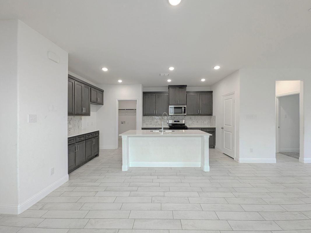 729 Portina Dr - Photo 5 of 37