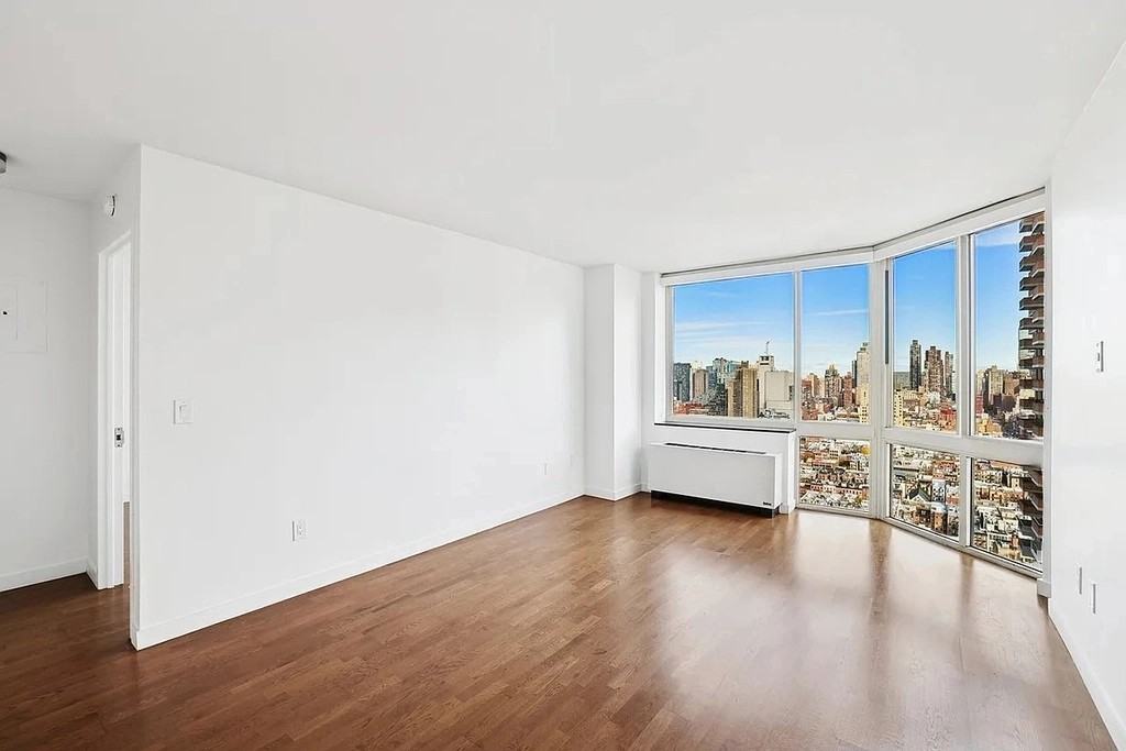 420 West 42nd Street #14G - Photo 4 of 9
