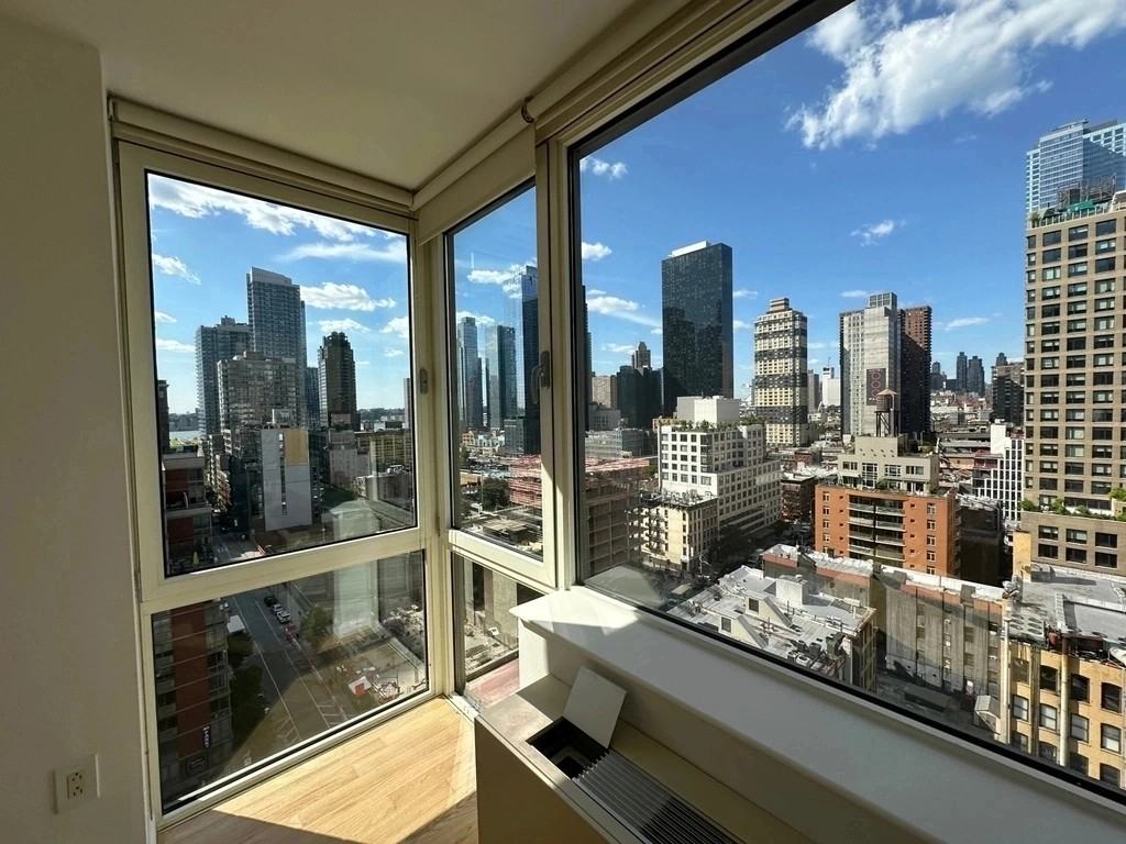 350 West 37th Street #14H - Photo 5 of 13