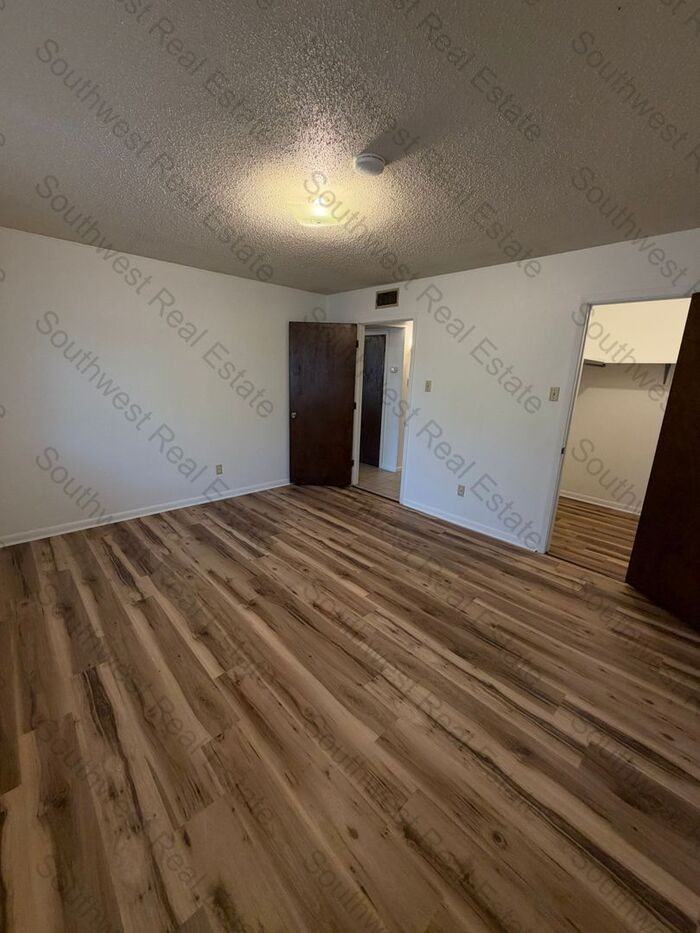 1000 Fairmont Ct #5 - Photo 6 of 9