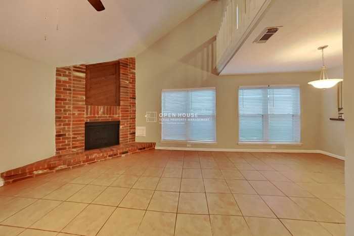 15219 Cabots Landing Dr - Photo 4 of 20