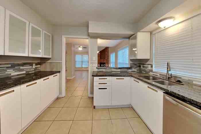 15219 Cabots Landing Dr - Photo 7 of 20