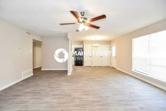 1559 Willowbrook St - Photo 2 of 16