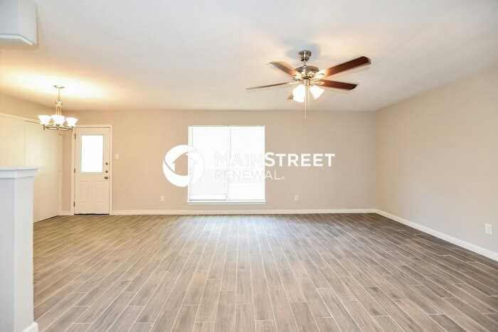 1559 Willowbrook St - Photo 3 of 16