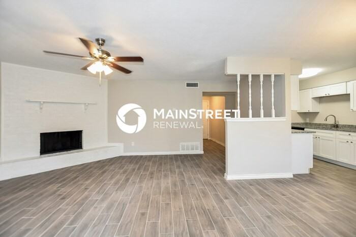1559 Willowbrook St - Photo 4 of 16