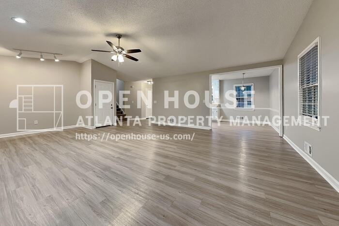 2211 Grayfield Dr - Photo 4 of 20
